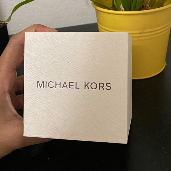 Rose Gold Michael Kors watch main image 4